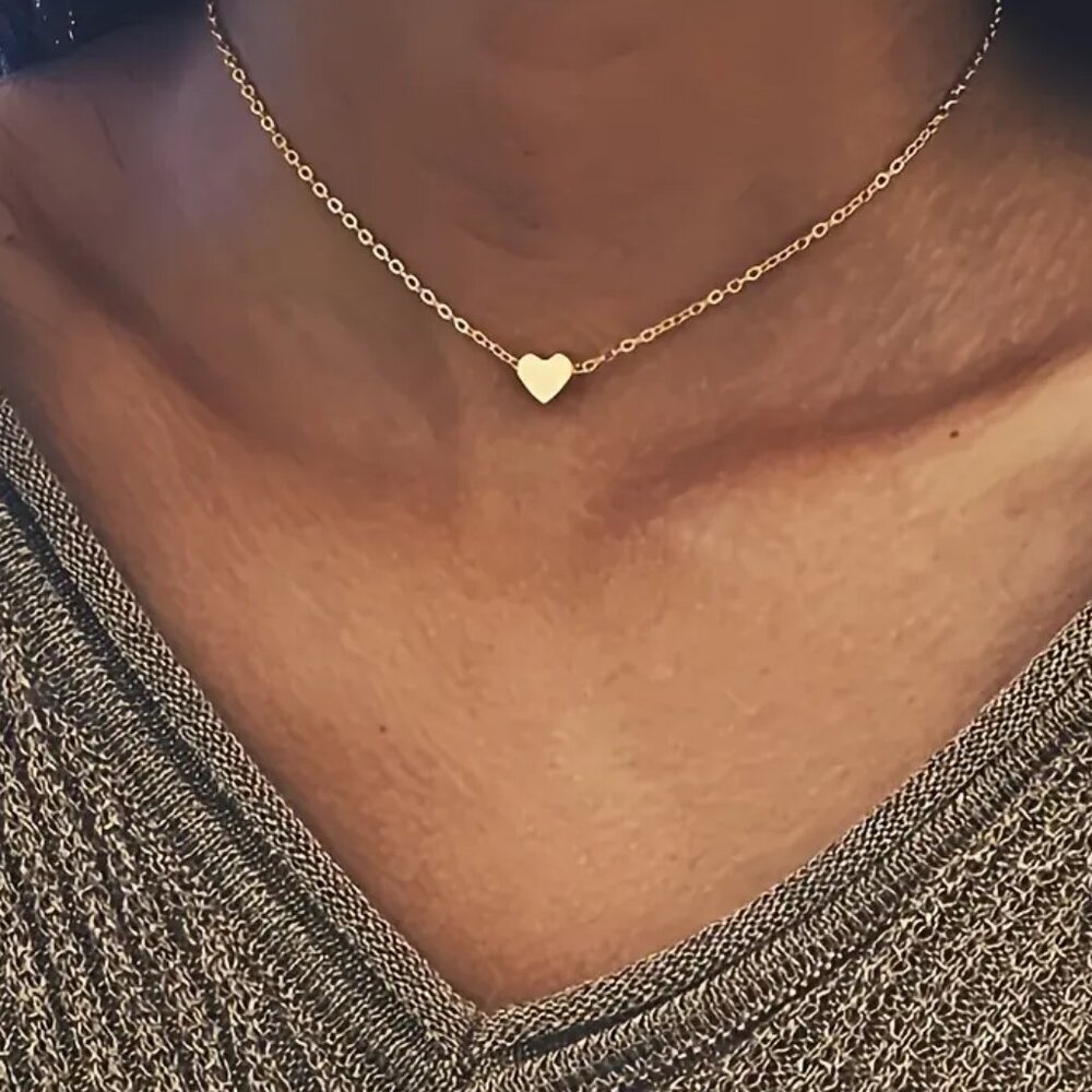 NEW Trendy Simple Vintage Style Floating Heart Shaped Pendant Golden Necklace
